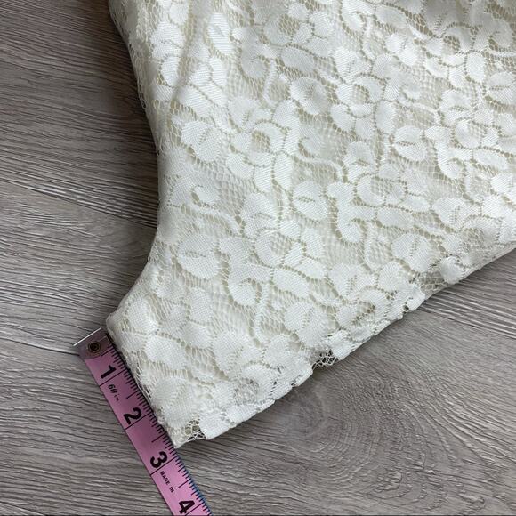 Miami cream lace romper size medium - Picture 9 of 9